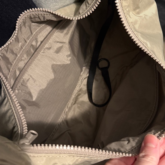 Baggu medium crescent in dove - Picture 5 of 6